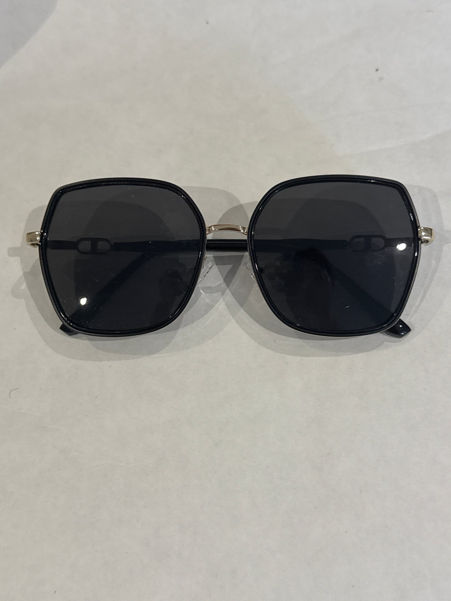 Ciara Large Frame Sunglasses - Green or Red