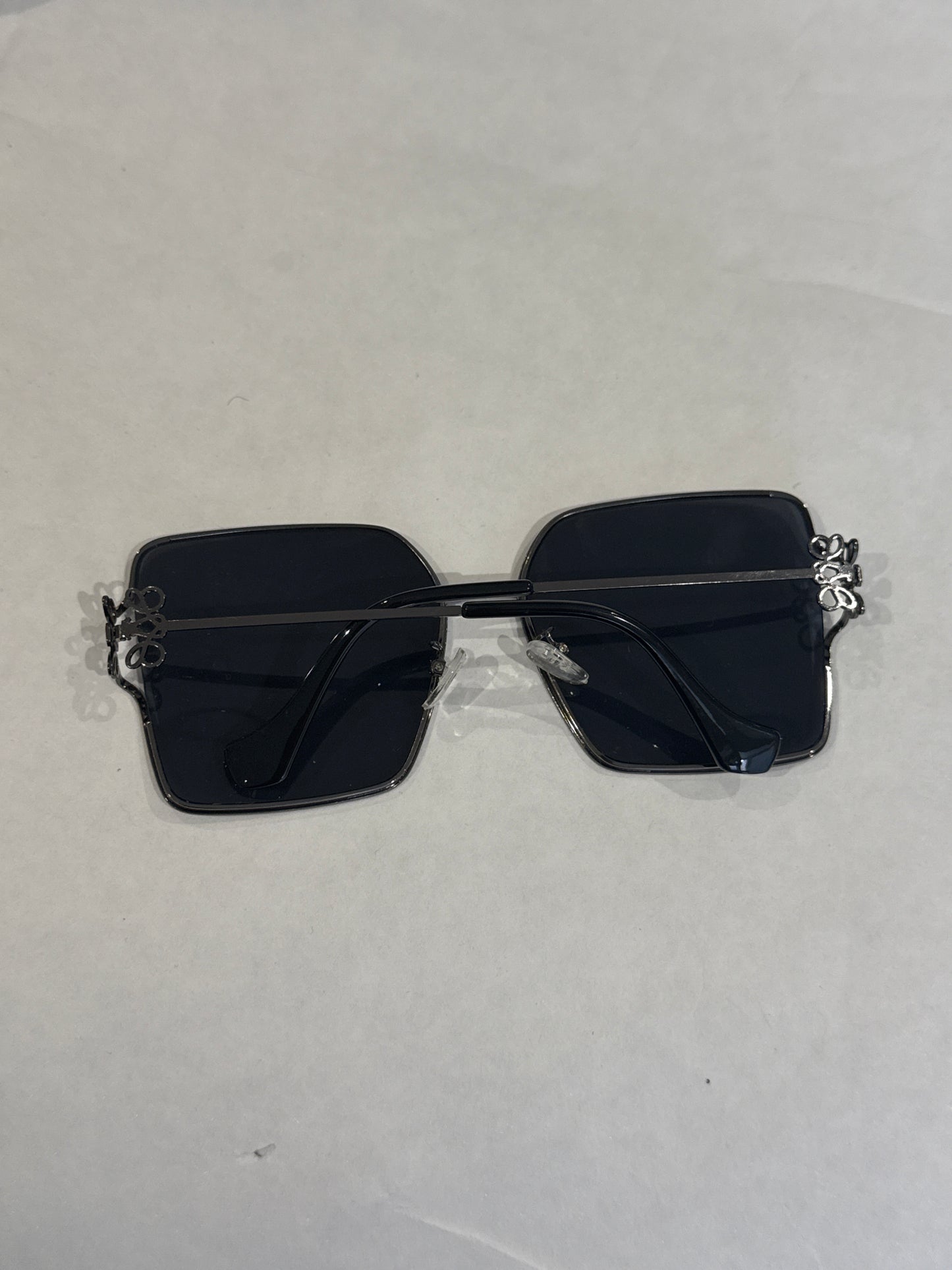 Large Louise black sunglasses
