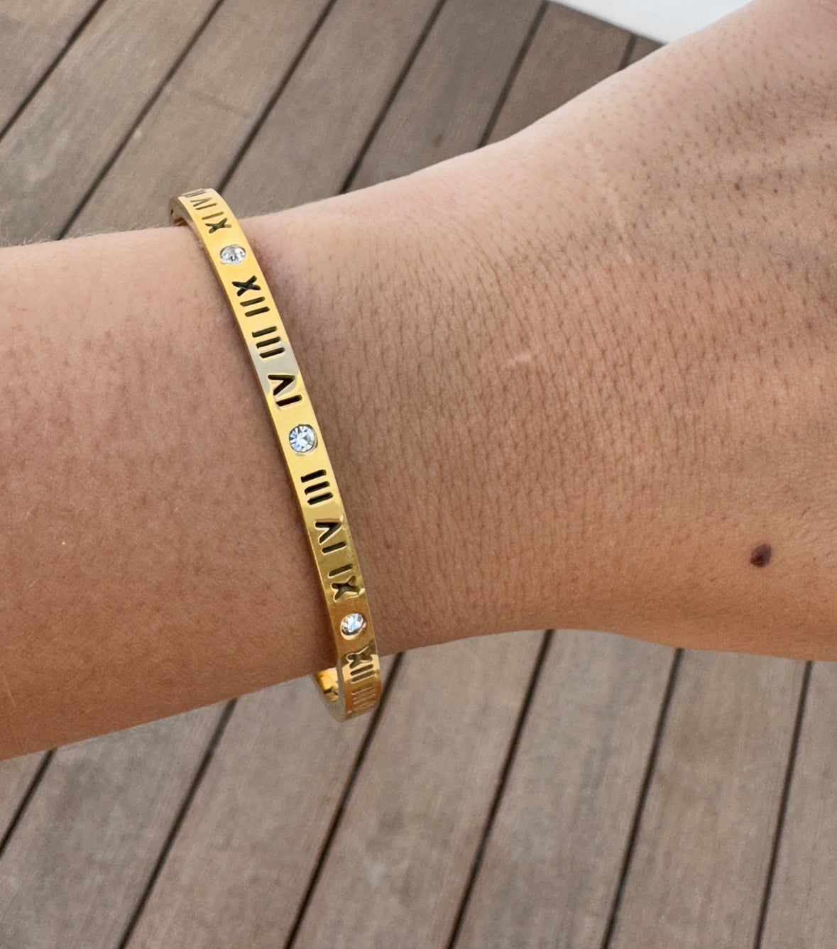 New Roman Thin Bangle