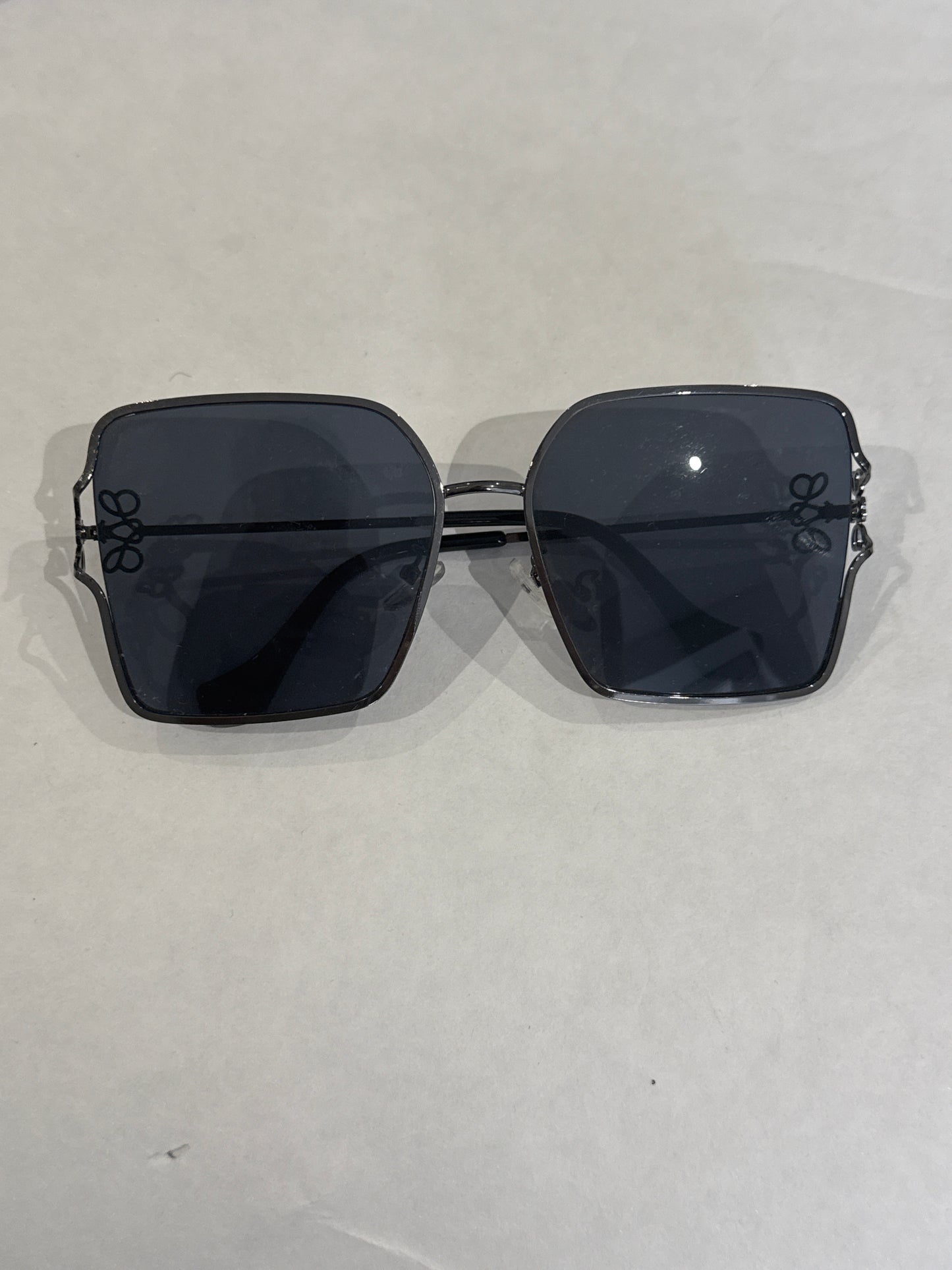 Large Louise black sunglasses
