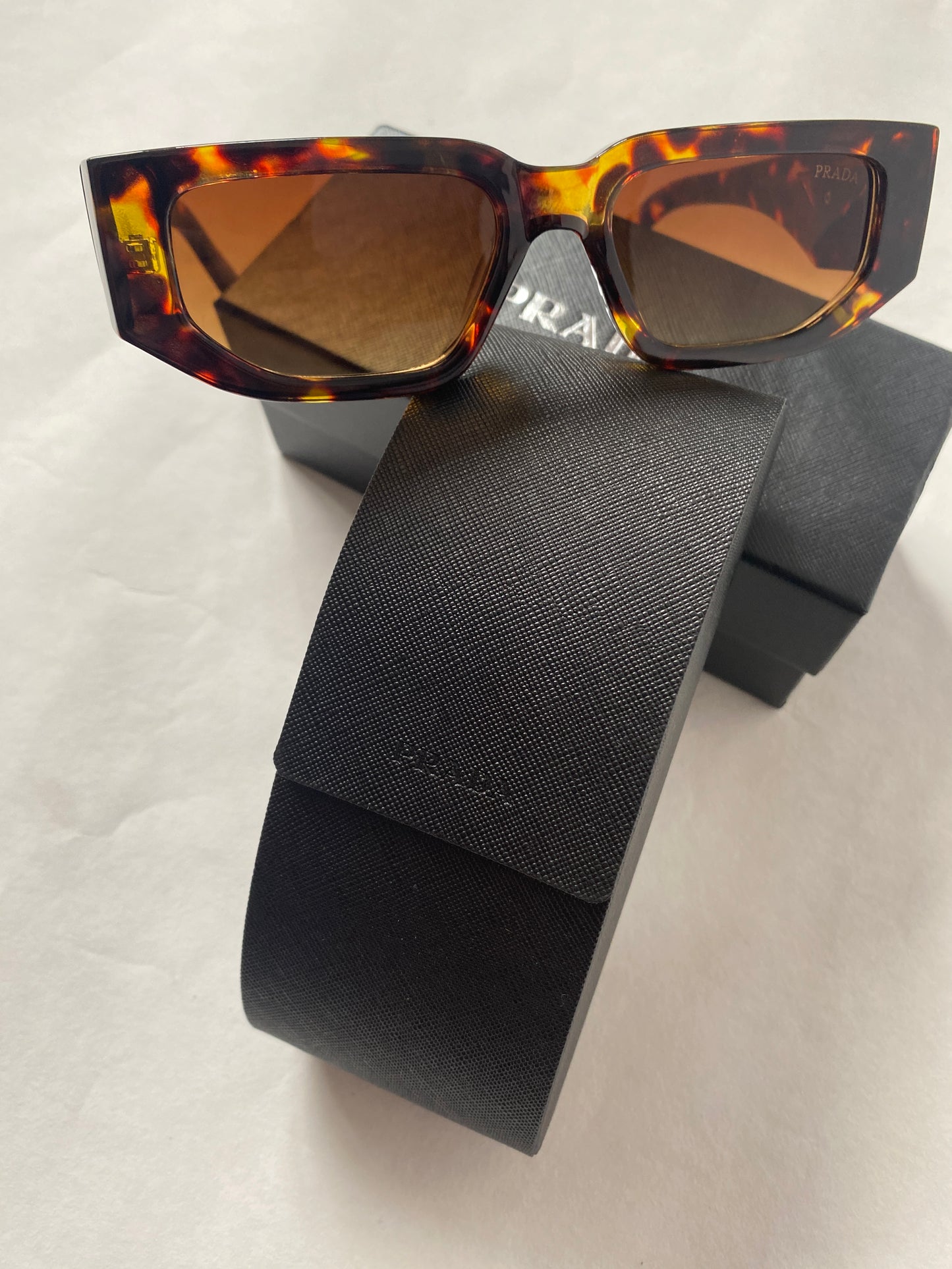 Phoebe sunglasses - brown (No Case)