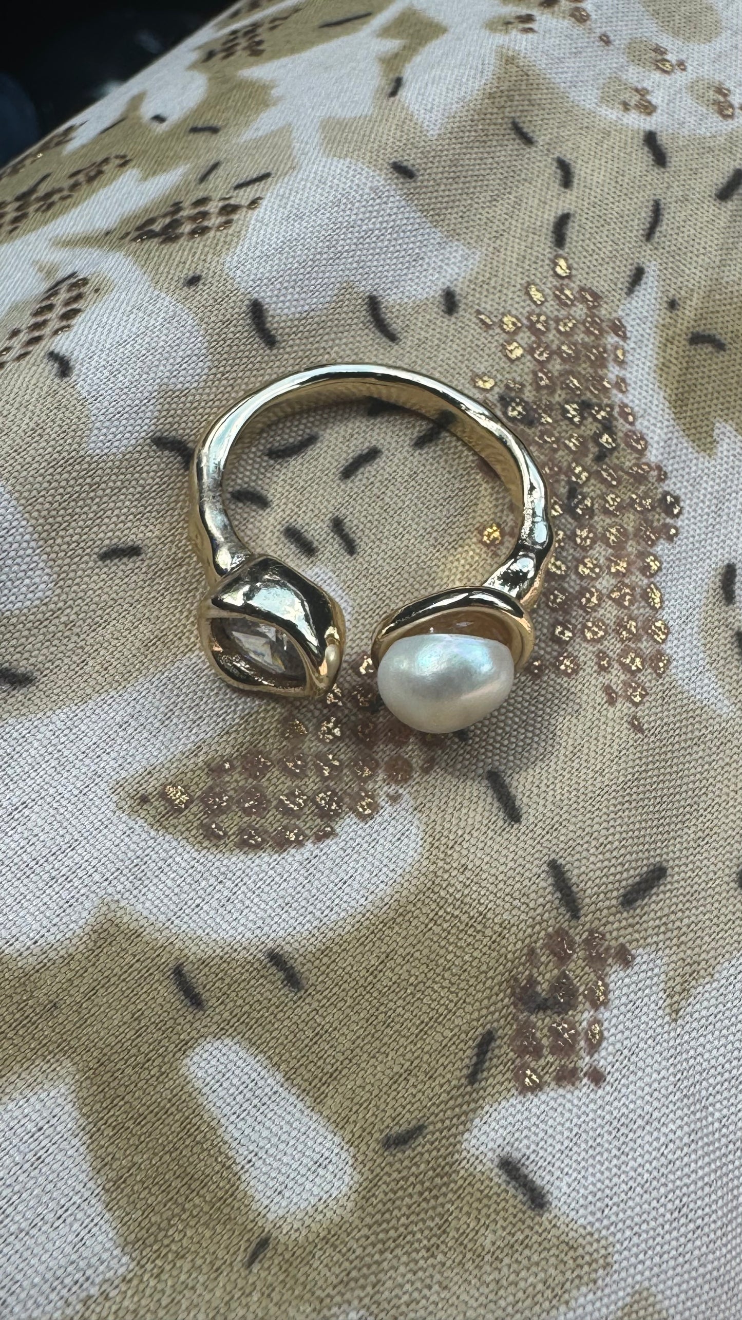 Pearl diamond ring