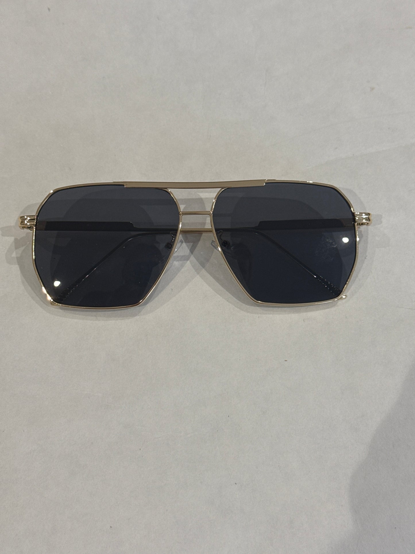 Rectangle sunglasses black & gold