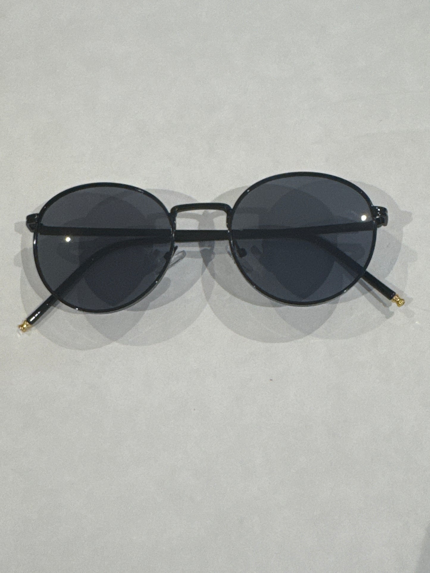 Black round lens sunglasses