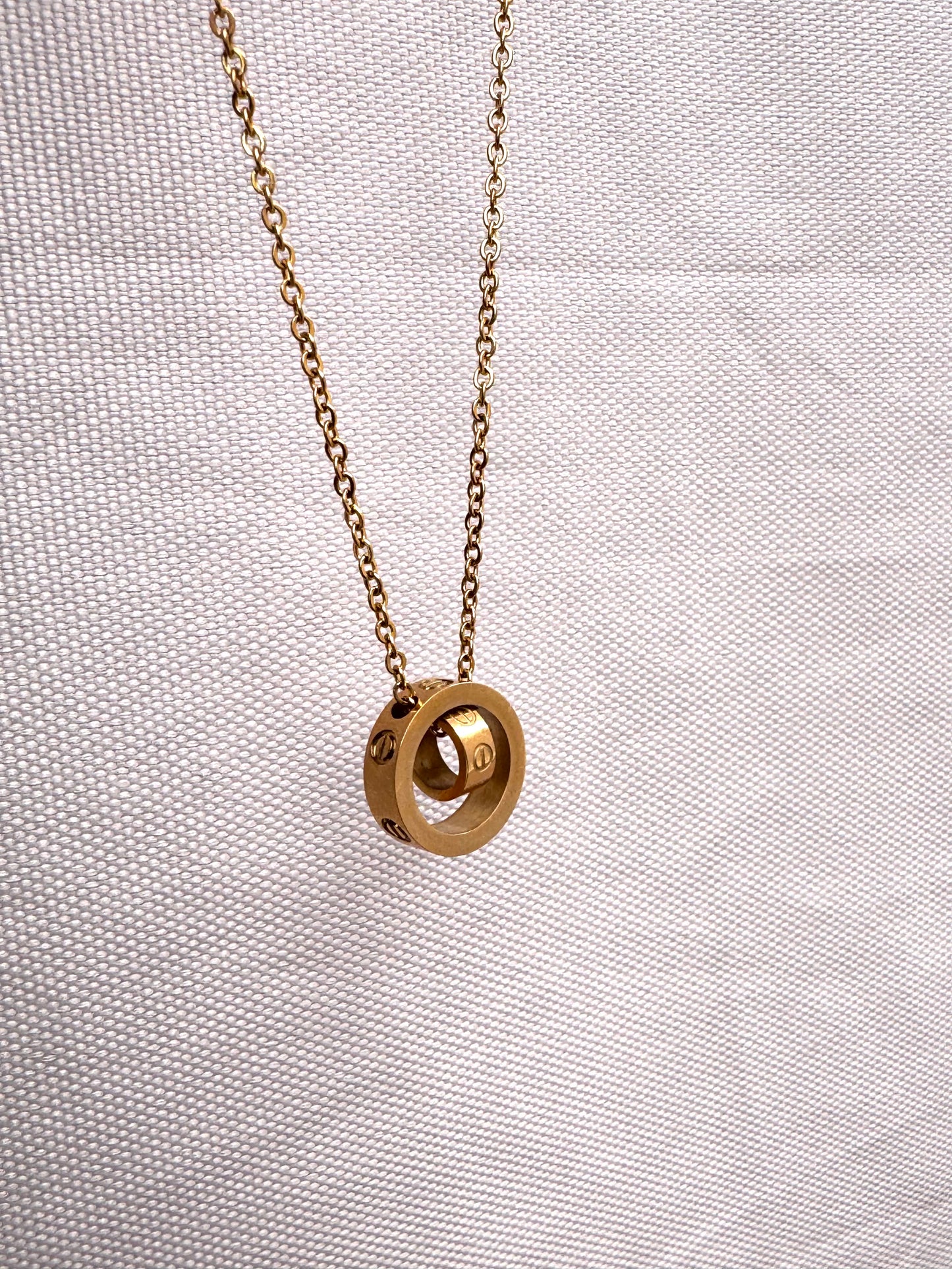 Gold circle necklace
