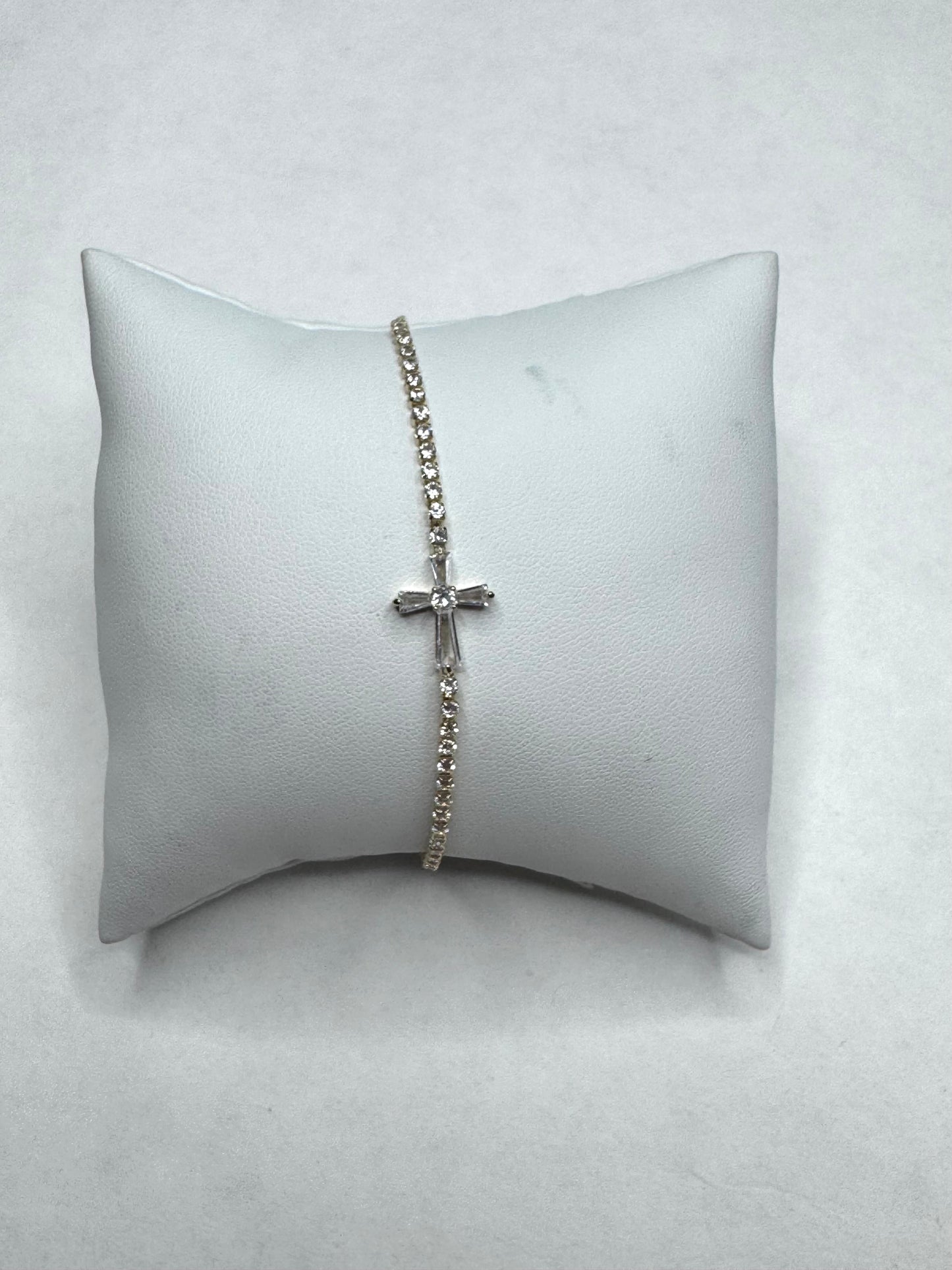 Italic gold cross bracelet