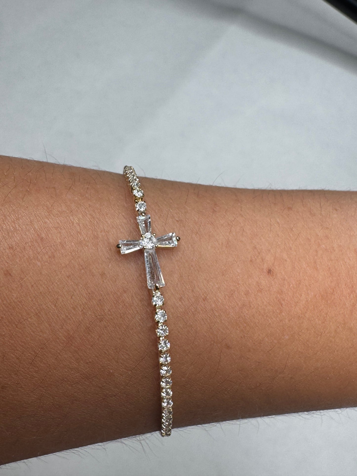 Italic gold cross bracelet