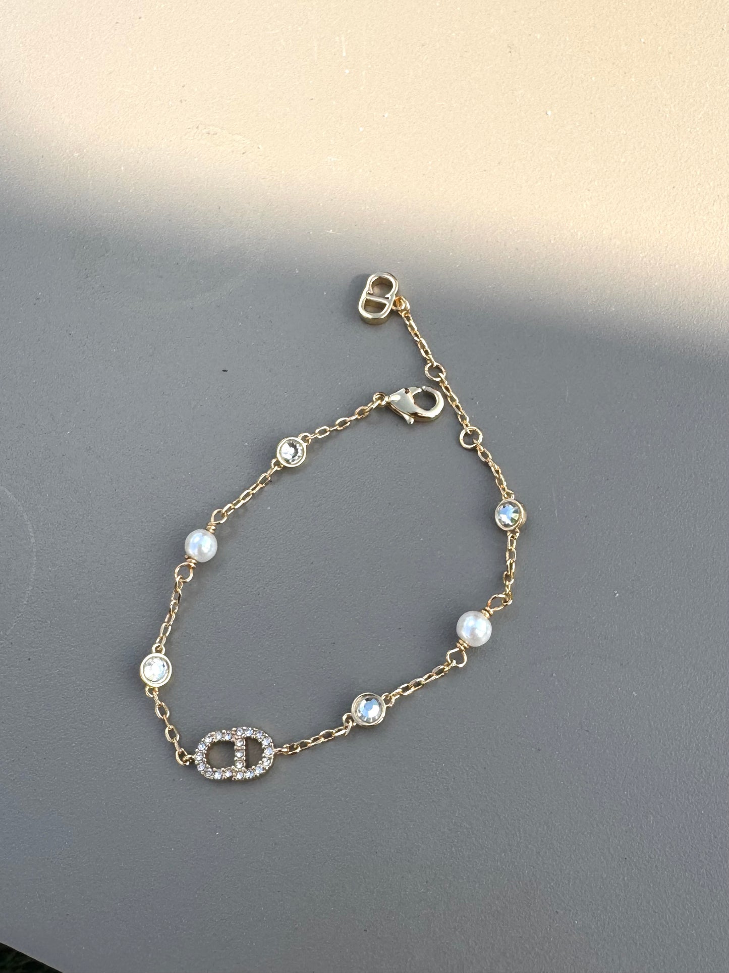 Pearl and diamond bracelet