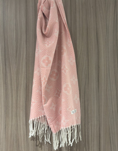 Various scarfs - scroll across for options