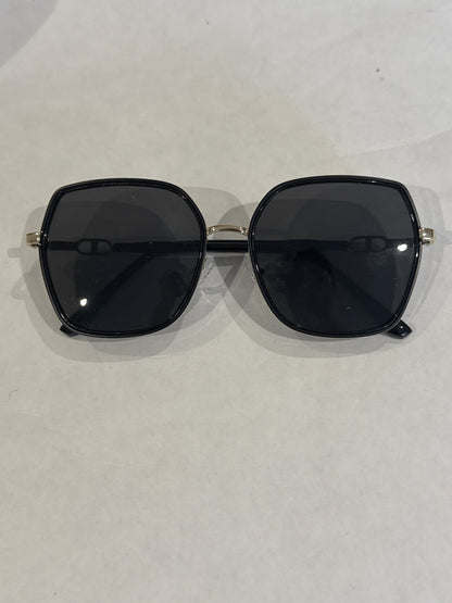 Ciara Large Frame Sunglasses - Green or Red
