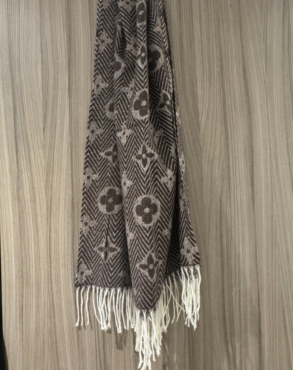 Various scarfs - scroll across for options