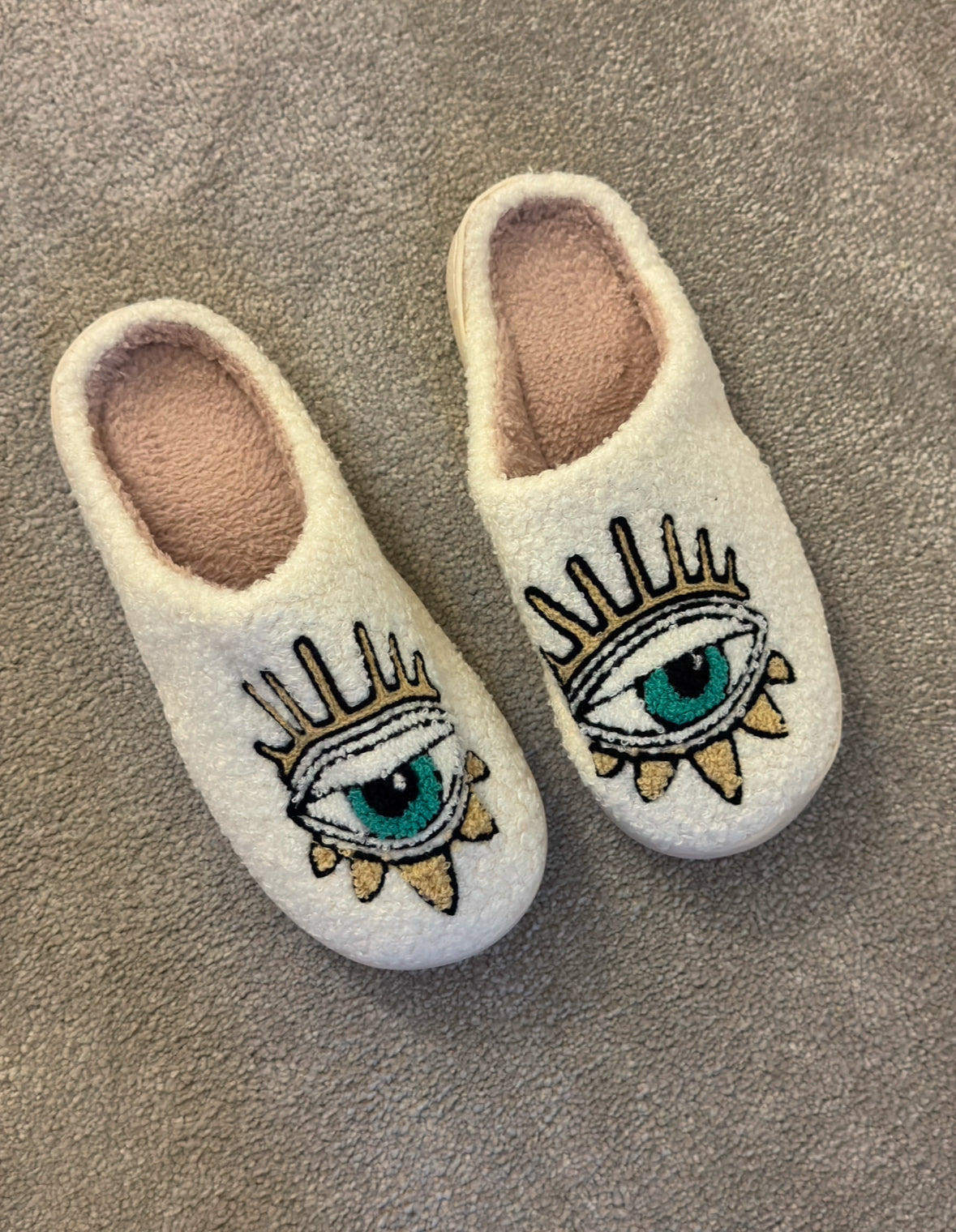 Crown eye slippers