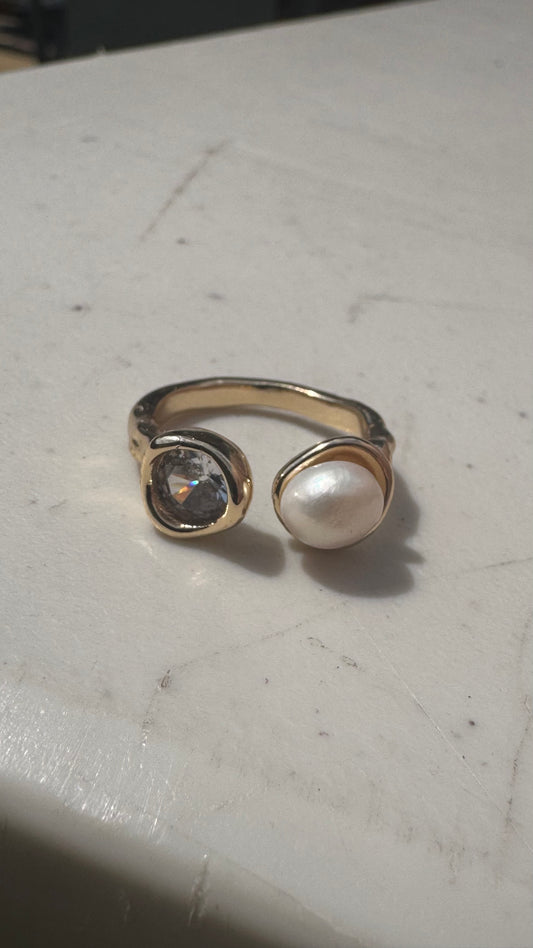 Pearl diamond ring