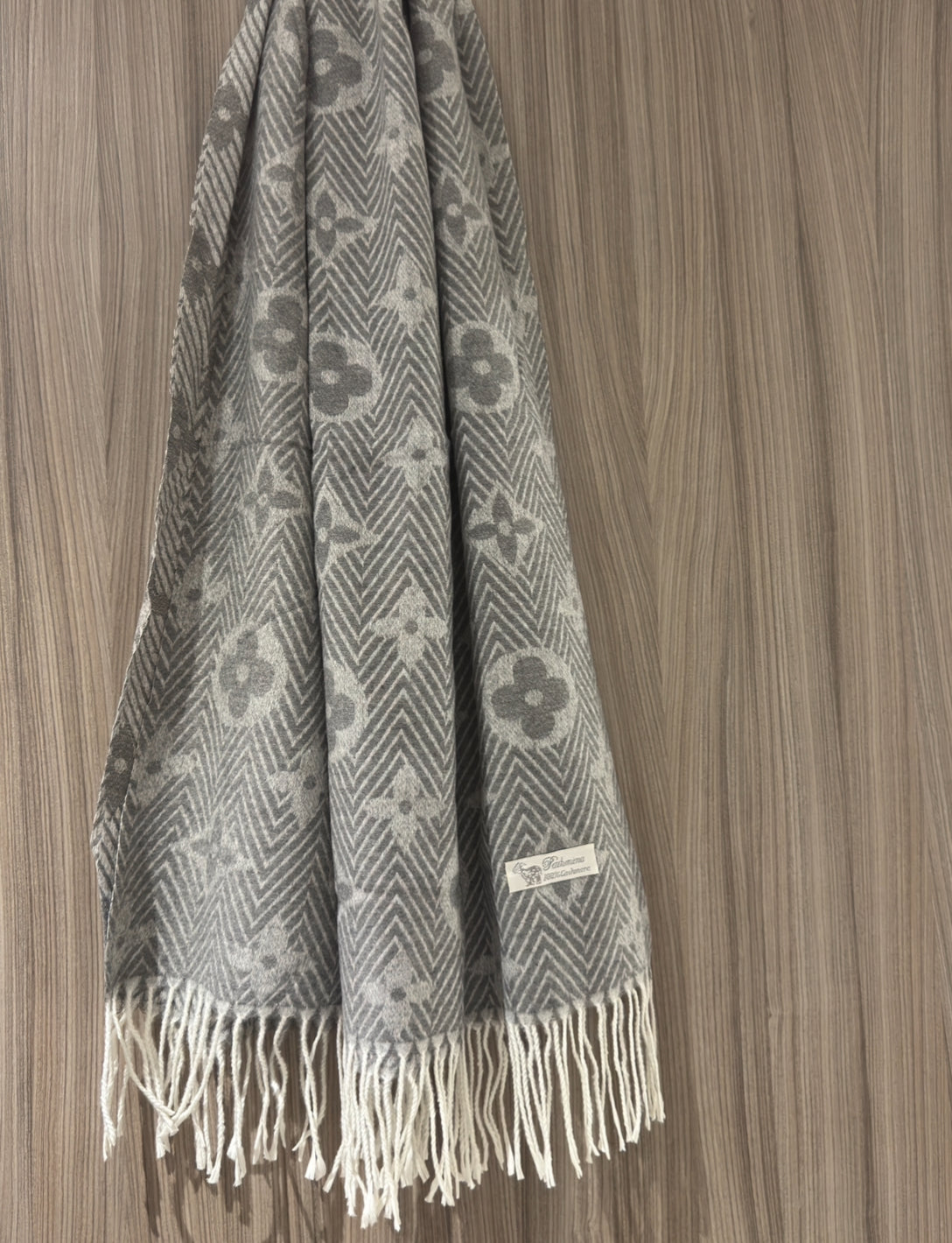 Various scarfs - scroll across for options