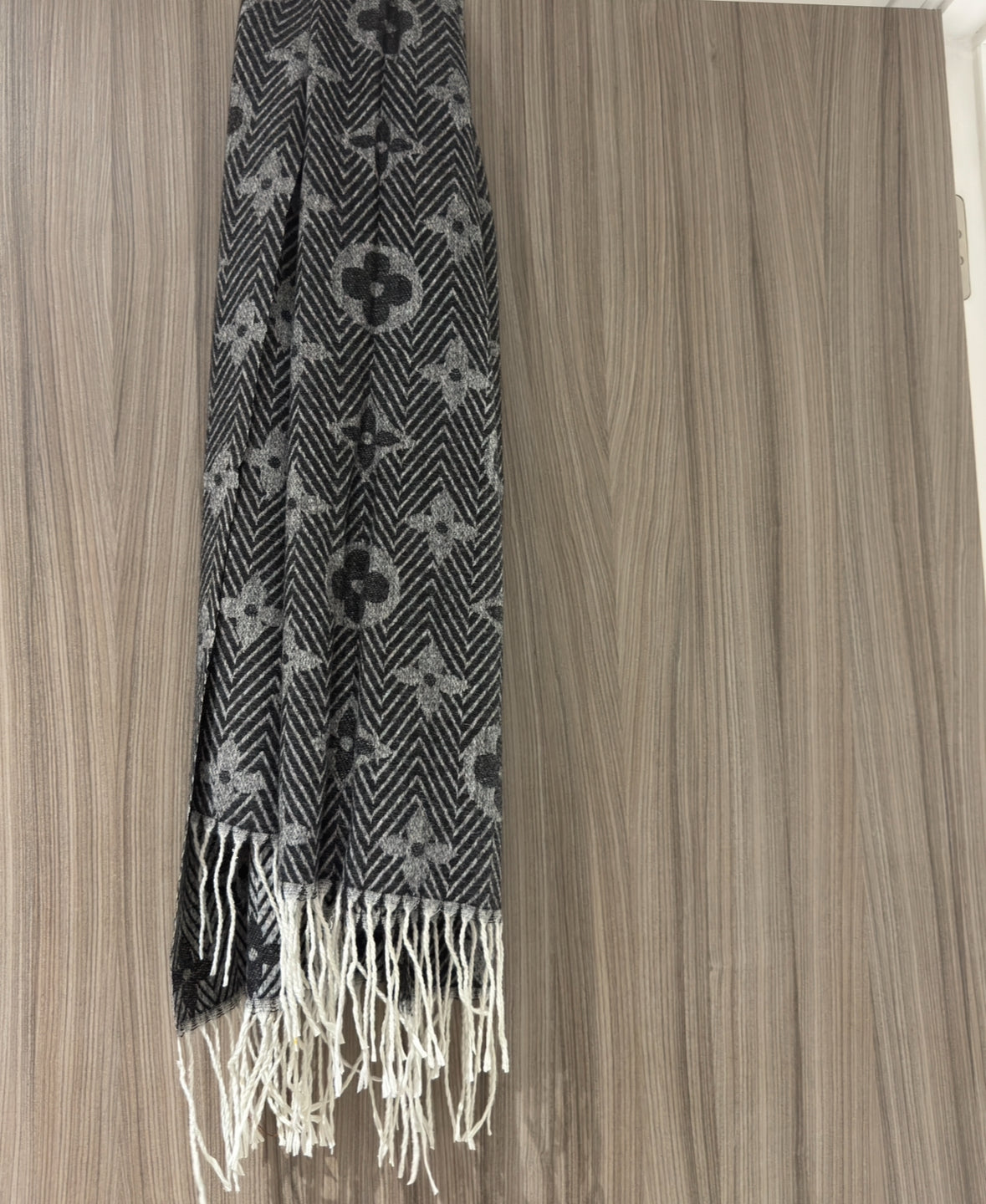 Various scarfs - scroll across for options