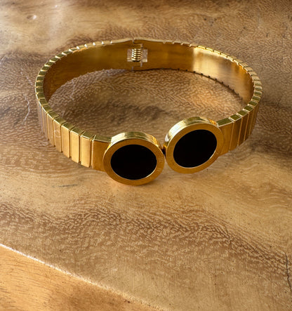 Double cloak bangle