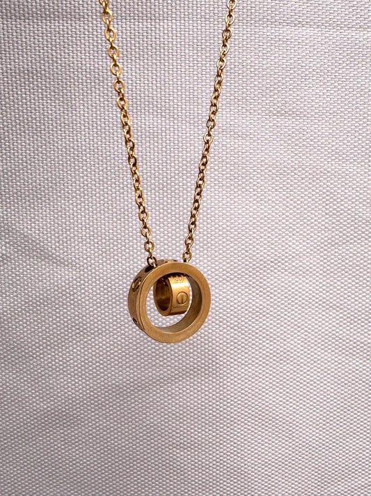 Gold circle necklace