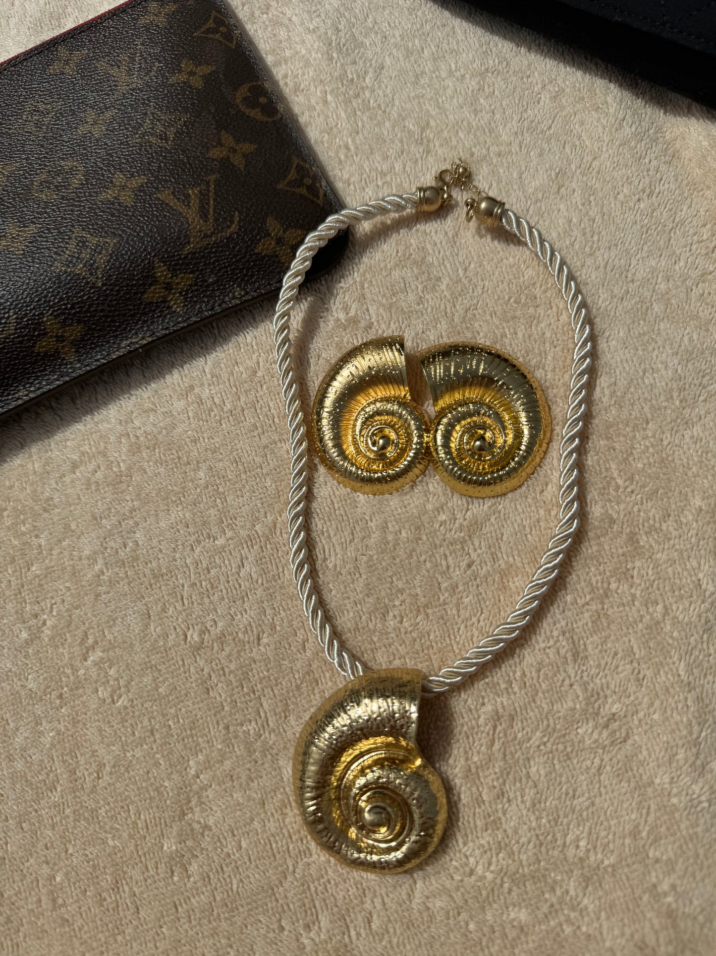 Shell Necklace & Earrings Set
