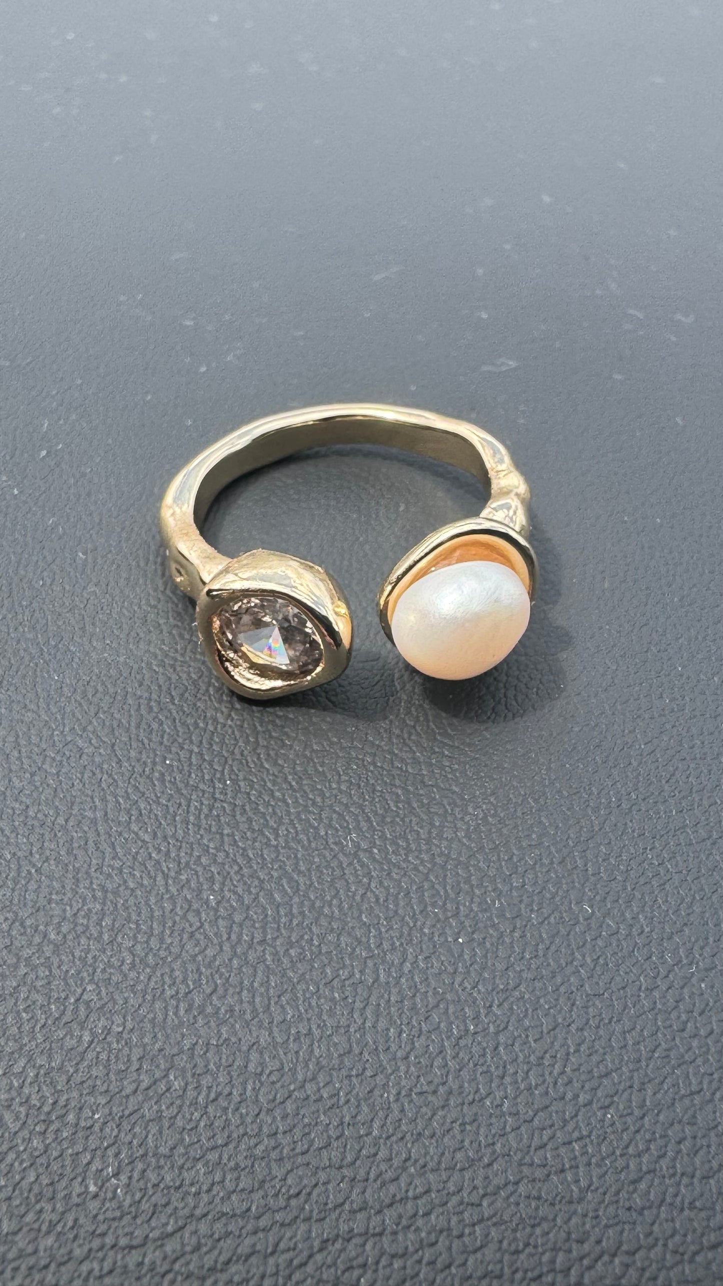 Pearl diamond ring