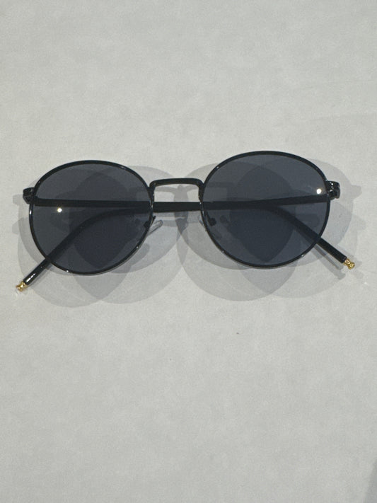 Black round lens sunglasses