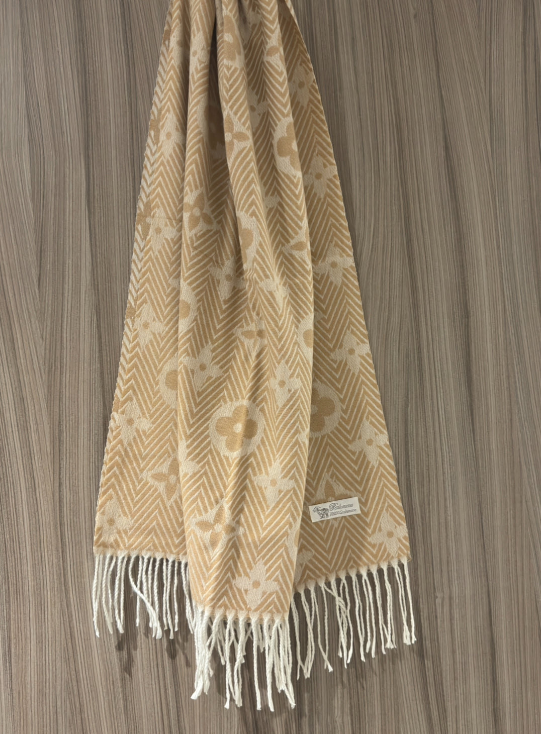 Various scarfs - scroll across for options
