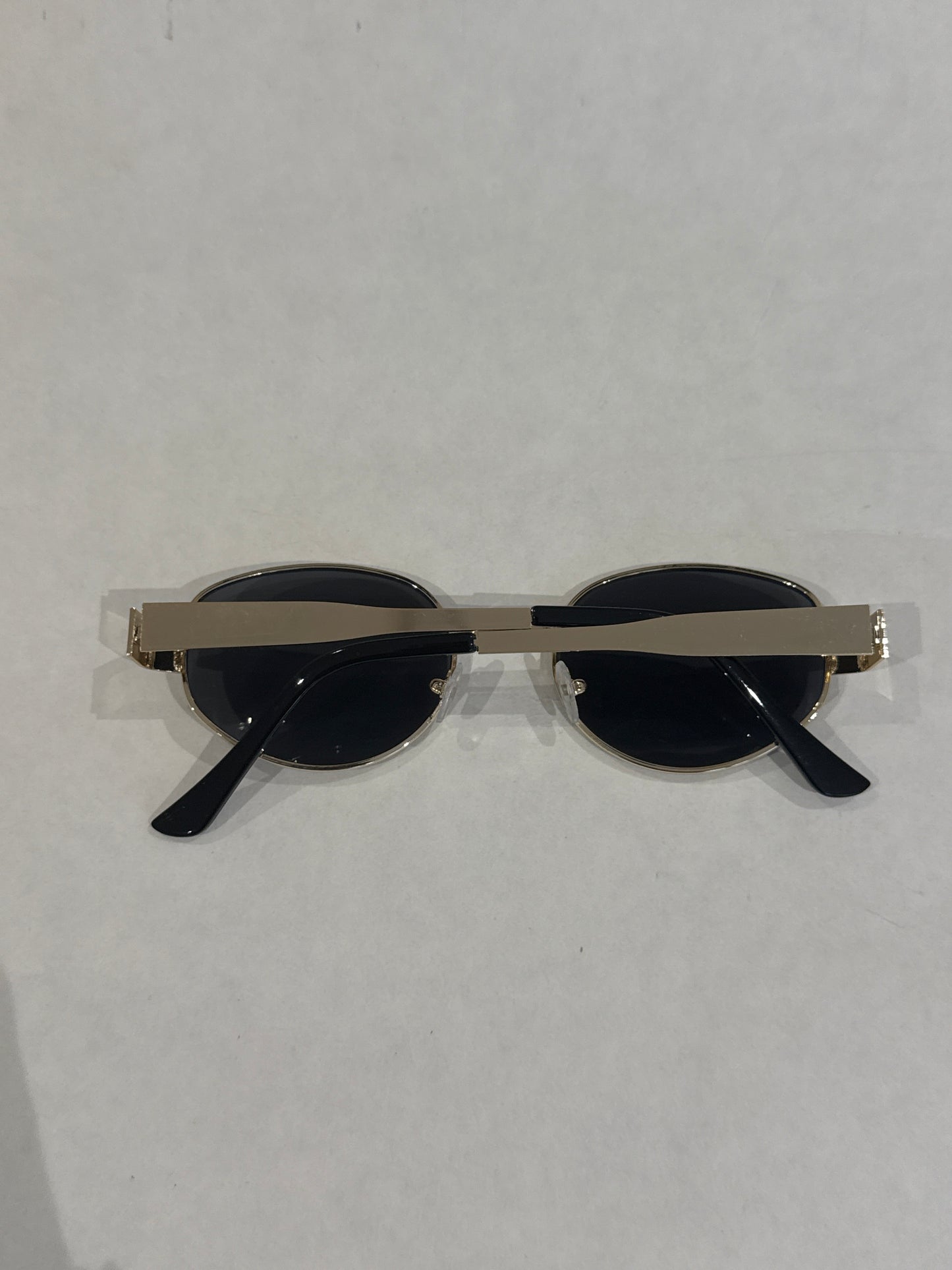 Oval sunglasses black & gold