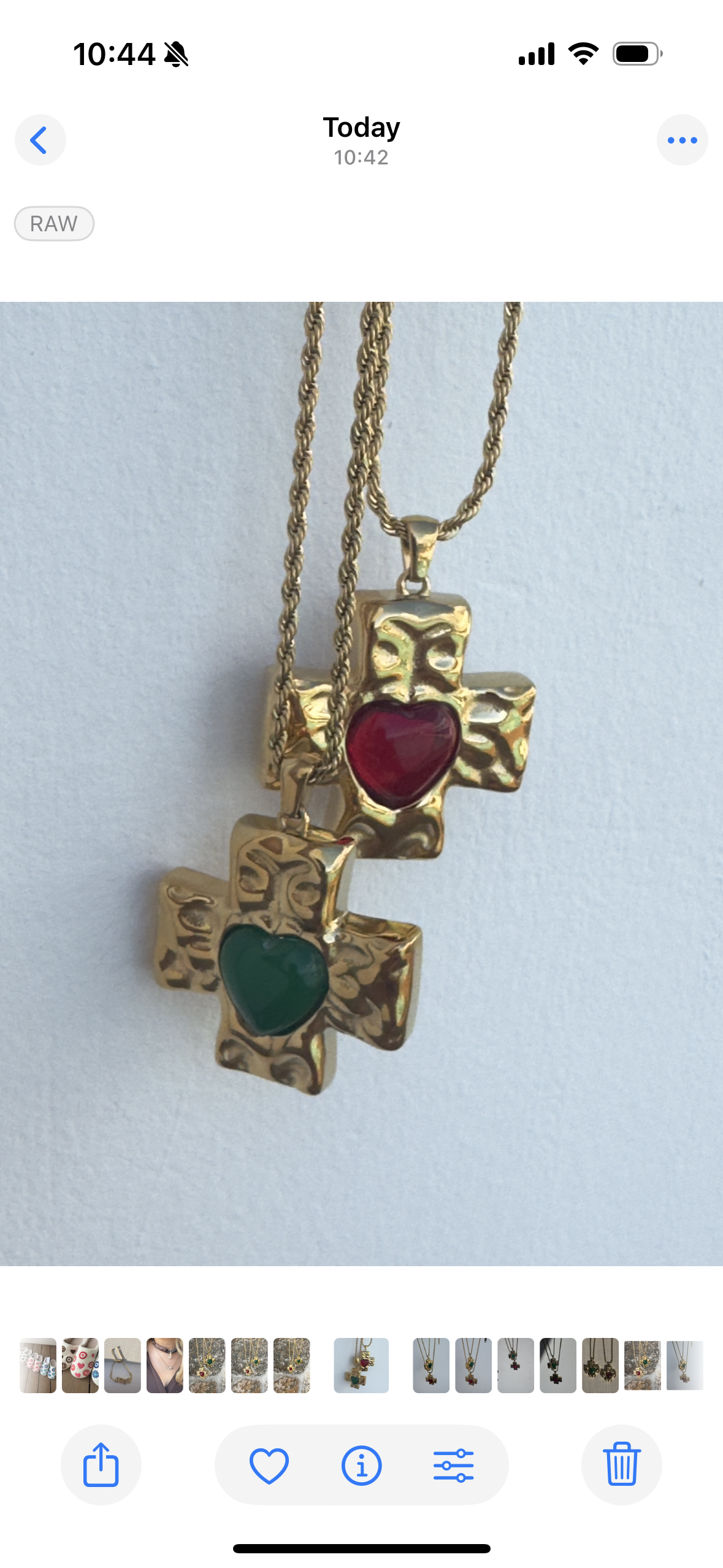 Chunky gold necklaces - Green or red