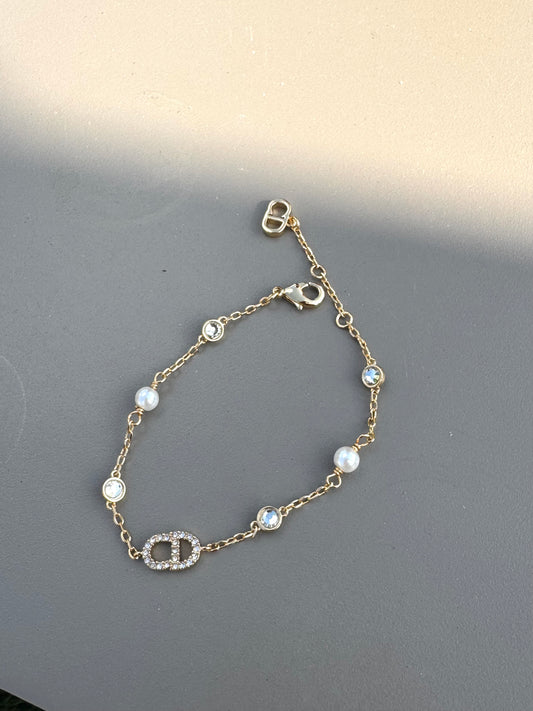 Pearl and diamond bracelet